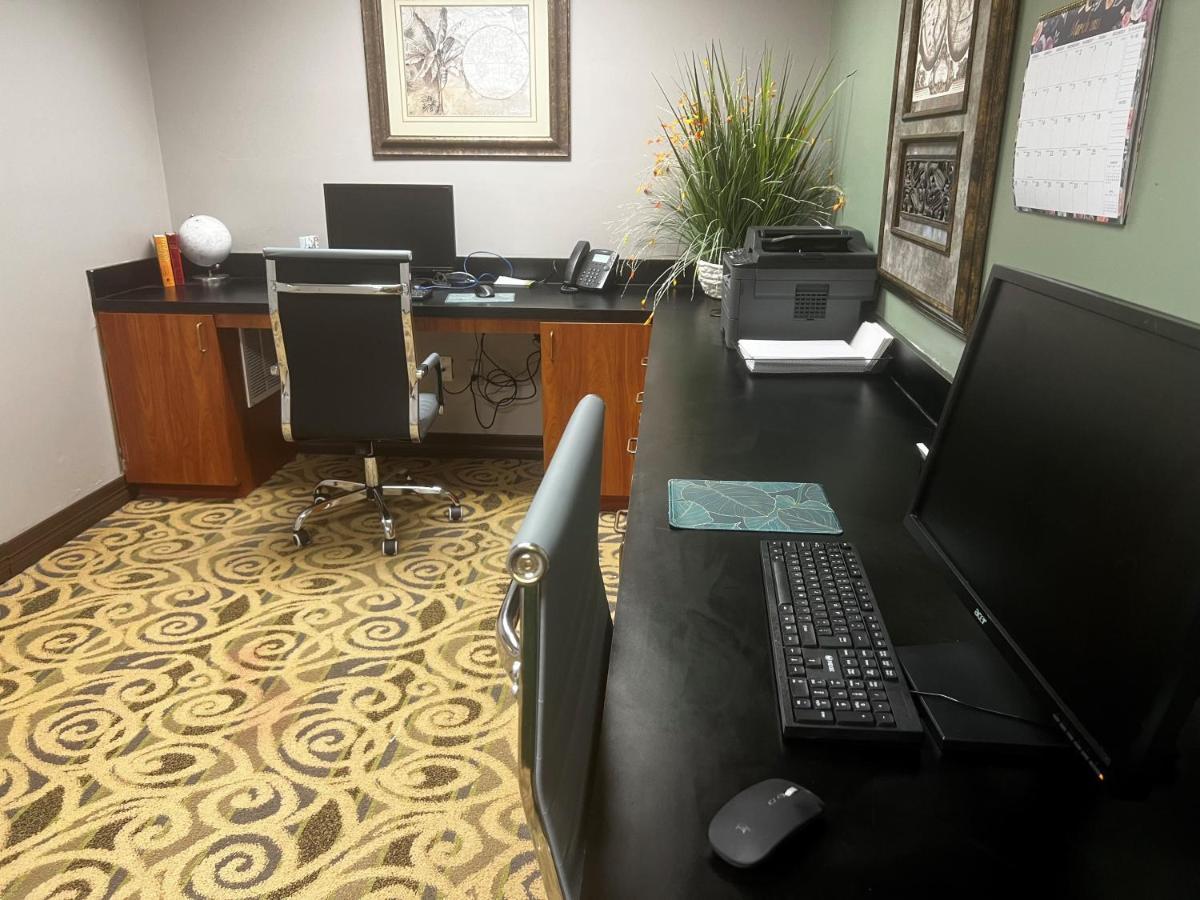 Hotel Wingate By Wyndham / Willowbrook 3*