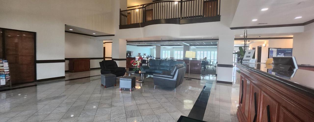 Hotel Wingate By Wyndham / Willowbrook