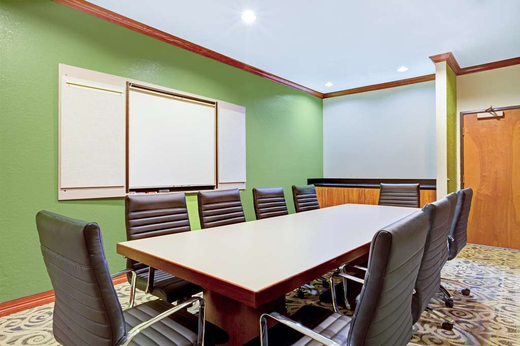 Hotel Wingate By Wyndham / Willowbrook 3*
