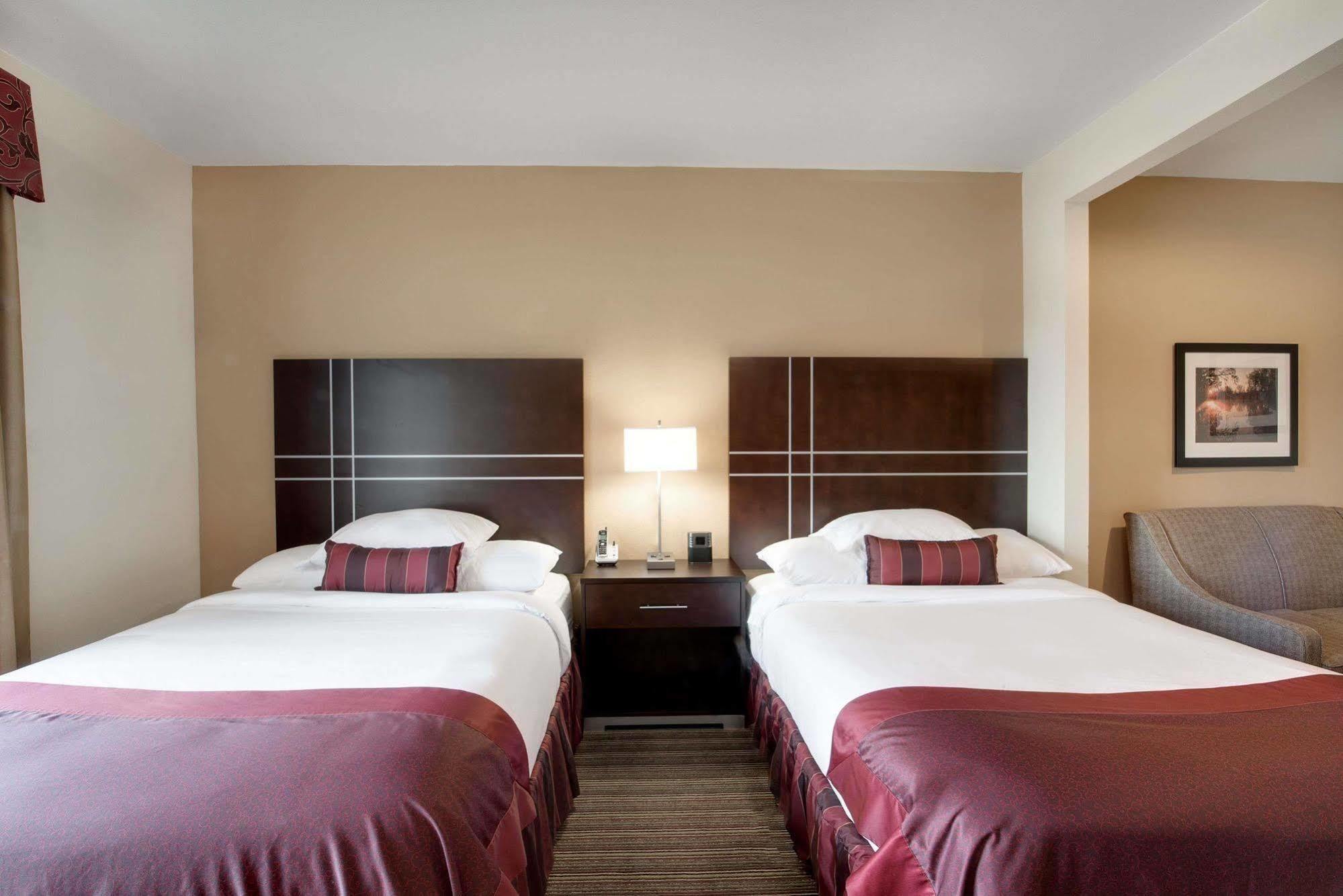 Hotel Wingate By Wyndham / Willowbrook
